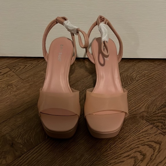 Baby Pink wedged heel. Never been worn. Size 6 - Picture 2 of 3